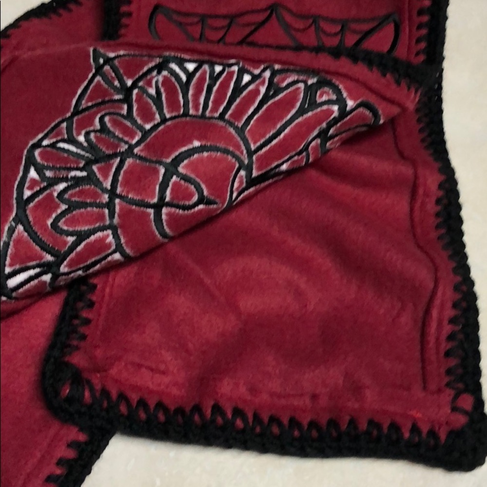 SALE 🌟Iron Bird Gate Scarf - Picture 3 of 3
